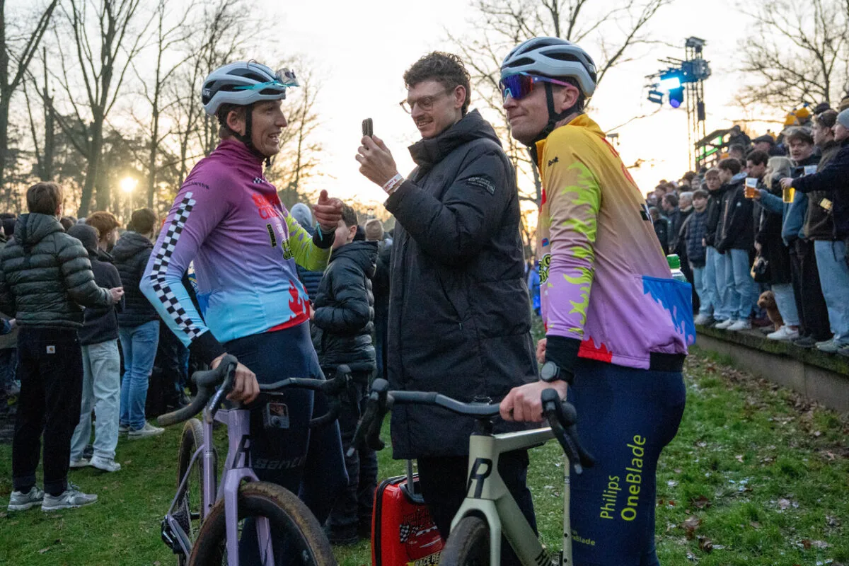 Mark Heij filmt bij een evenement